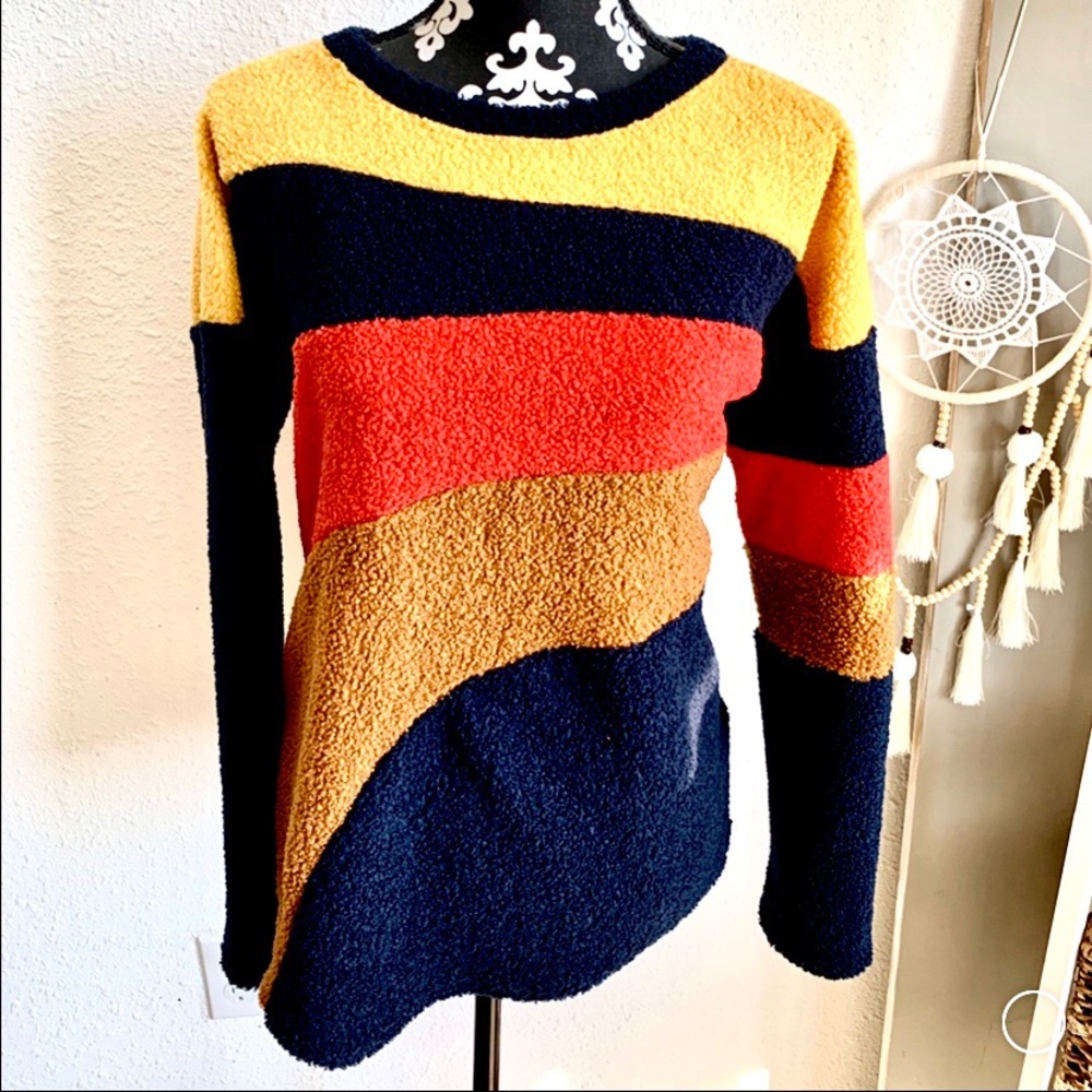 Ces Femme boutique sweater fits sizes 0-8